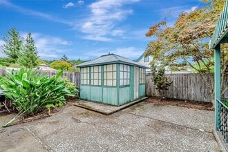 Building Photo - 1520 Hexem Ave