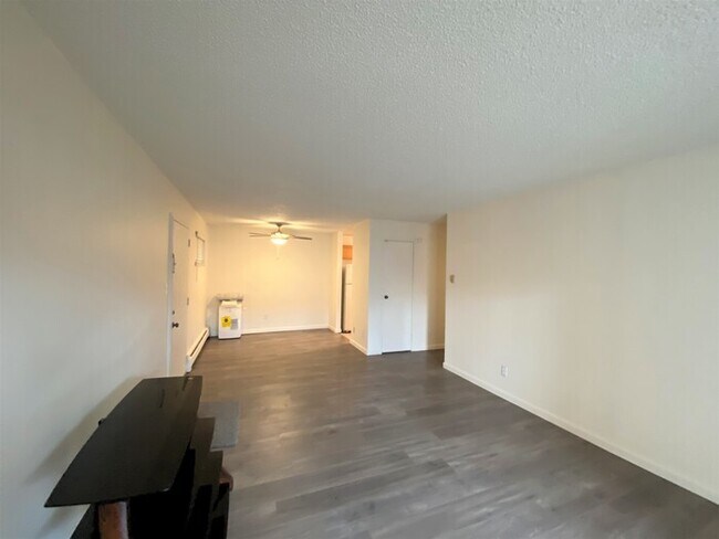 Building Photo - Beautiful Condo in Denver
