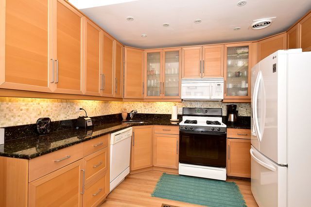 Foto del edificio - 2206 N Burling St