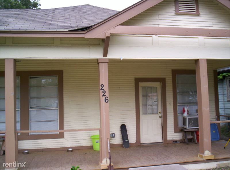 Primary Photo - 3 br, 2 bath House - 226 Topeka Blvd