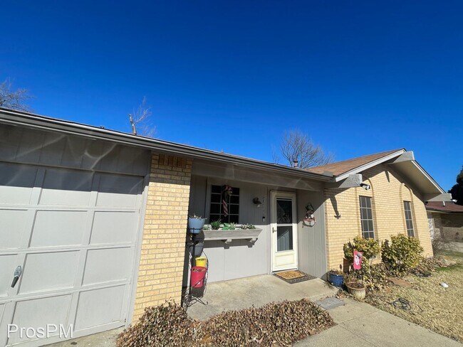 Building Photo - 3 br, 2 bath House - 711 Apollo Dr.