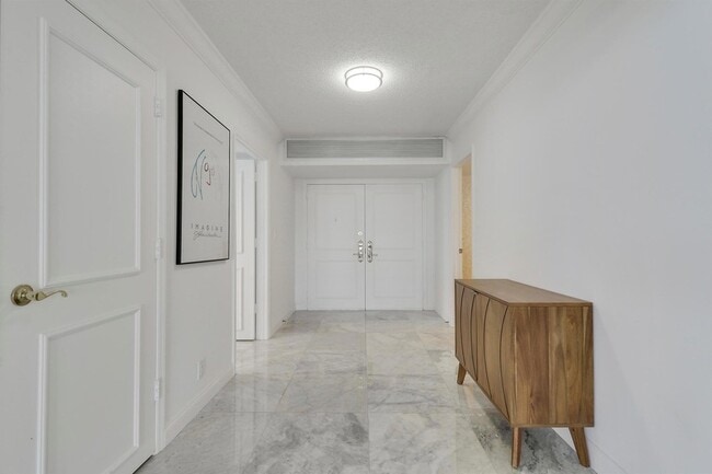 Foto del edificio - 5380 N Ocean Dr