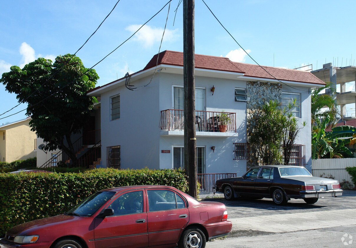 Building Photo - 1821 SW 6th St