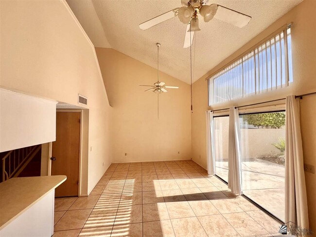 Building Photo - 2045 S 14th Ave