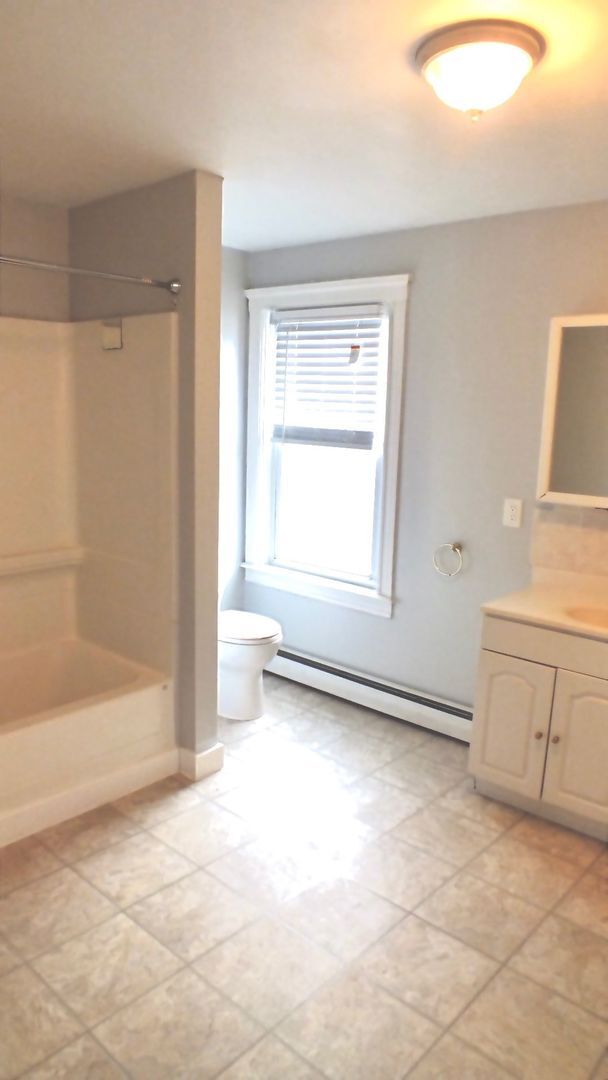 Building Photo - 46 Mary St