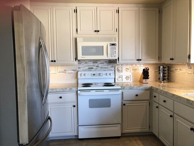 Foto del edificio - Charming Single Level 2br/2Ba Condo In Oaks North Senior 55+ Area