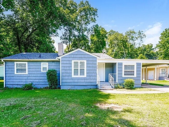 Building Photo - 700 Robison Dr