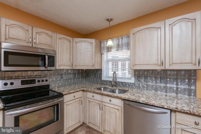Building Photo - 217 Deer Trail