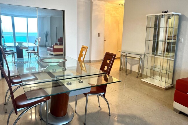 Building Photo - 3001 S Ocean Dr