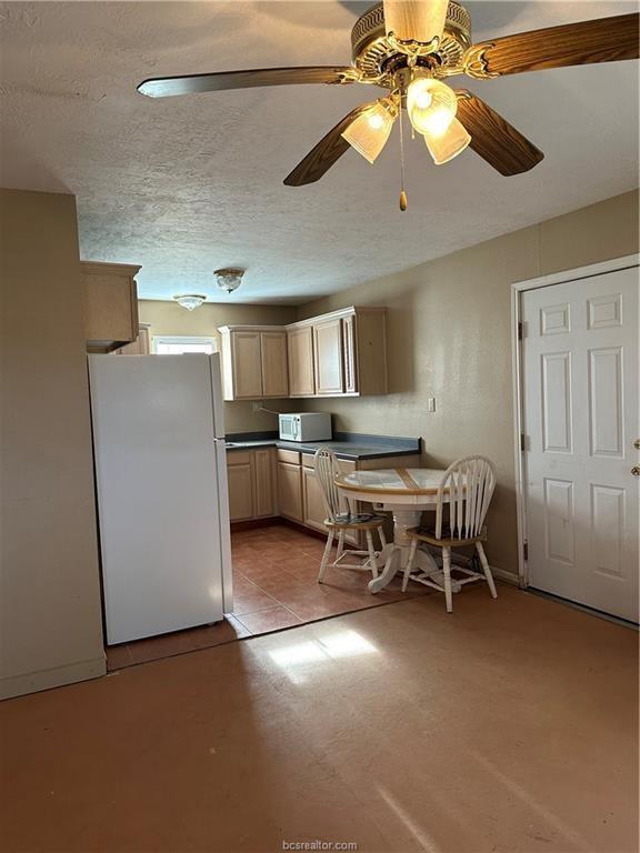 Building Photo - 937 Private Rd 4033