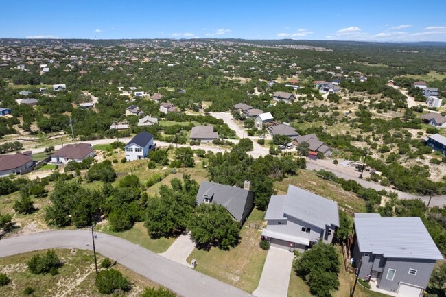 Foto del edificio - 17625 Panorama Dr, Dripping Springs, Texas...