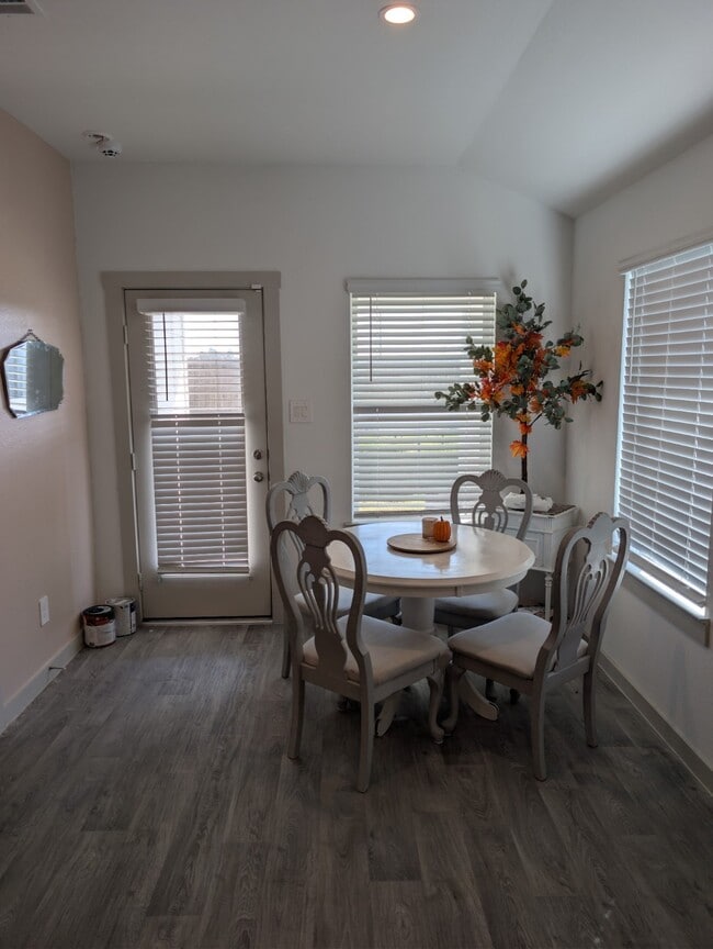 Foto del edificio - 14914 Cold Water Dr