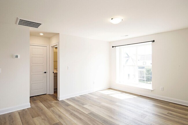 Foto del edificio - Pet-Friendly Studio Apartment in Desirable Old Trail