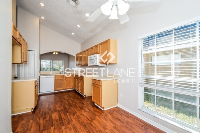 Building Photo - Spacious 4 bedroom home in Apopka!