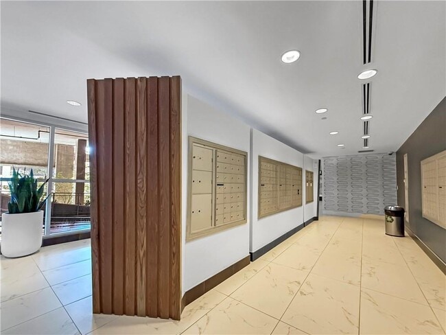 Building Photo - 923 Peachtree St NE