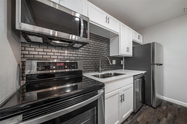 Building Photo - 4708 San Jacinto St