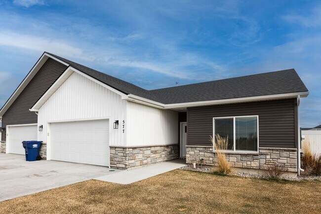 Foto del edificio - BEAUTIFUL 3 Bed 2 Bath Twin home in Sugar city!