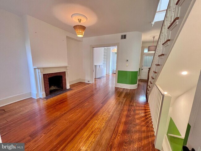 Building Photo - 3242 Q St NW