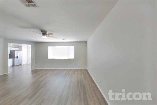 Foto del edificio - 4151 E Aragonite Ln