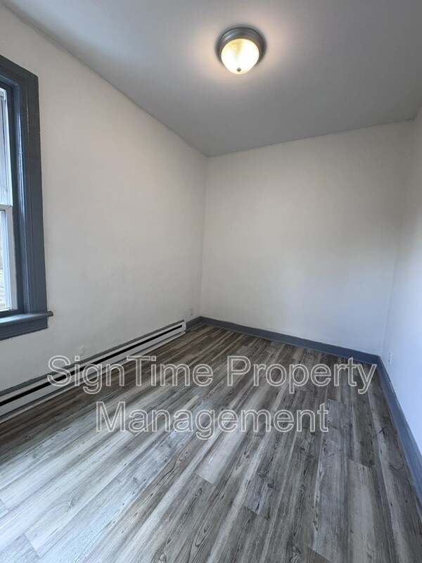 Building Photo - 40 E Washington St