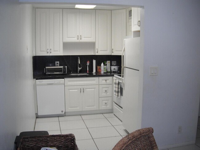 Building Photo - 4169 SW 67th Ave