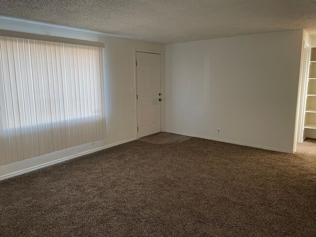 Building Photo - Cute Home In The Center Of Town!!!