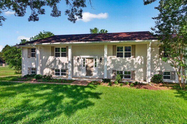 Foto del edificio - 9512 Heathwood Dr