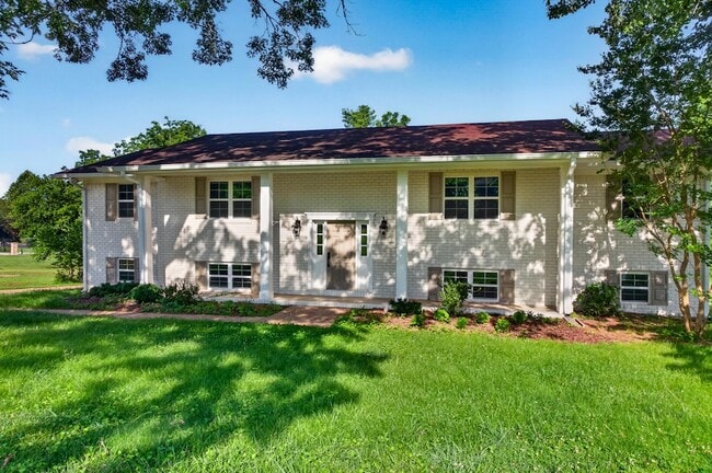 Photo - 9512 Heathwood Dr House