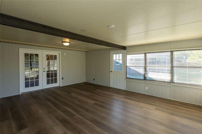 Building Photo - 4620 Glen Oaks Cir