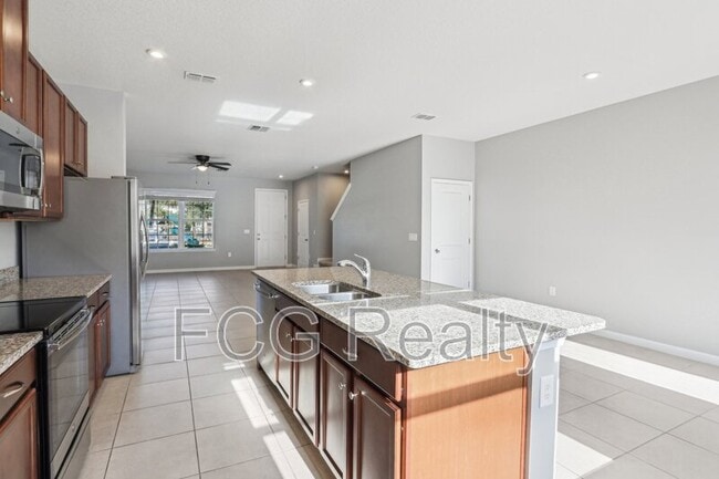 Building Photo - 6013 Blue Lily Wy