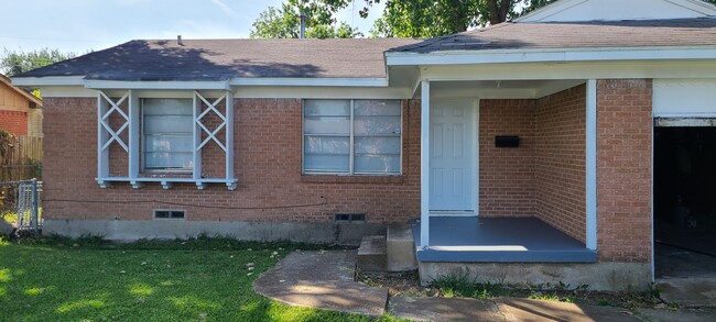 Building Photo - 1624 Summit St