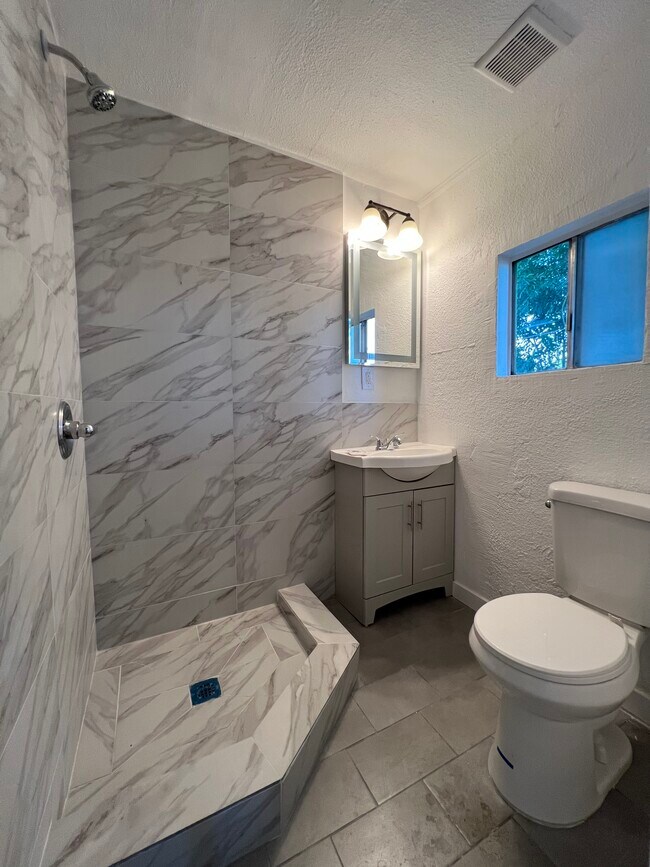 Foto del edificio - 14637 Astoria St