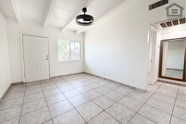 Foto del edificio - 2Bed/1Bath House at McDowell/32nd St! Ready for Immediate Move-In! – NO HOA!