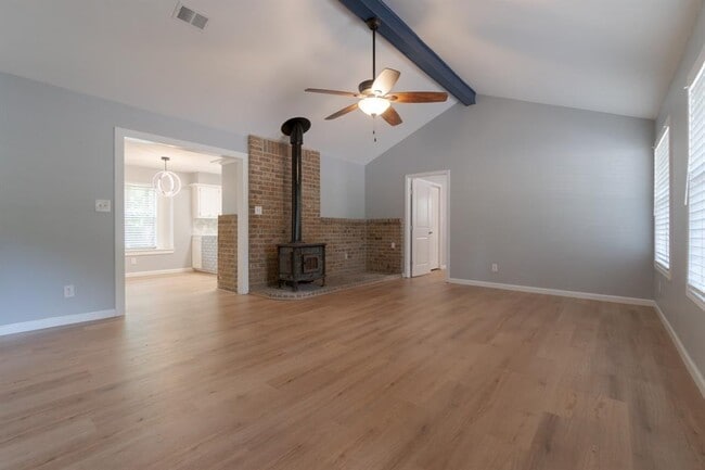 Building Photo - 15 Robinhood Dr