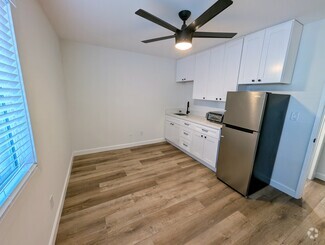 Building Photo - 5261 Highland Ave