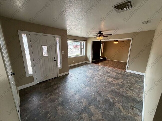 Foto del edificio - Spacious 3 bedroom 2 bath home