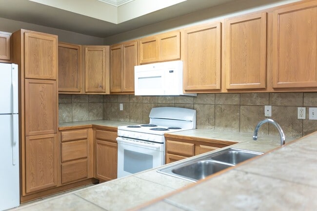 Building Photo - 3 br 2 ba Penny Lane