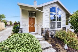Building Photo - 4914 NW Huserik Dr