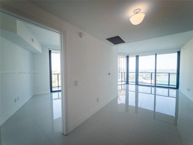 Foto del edificio - 501 NE 31st St