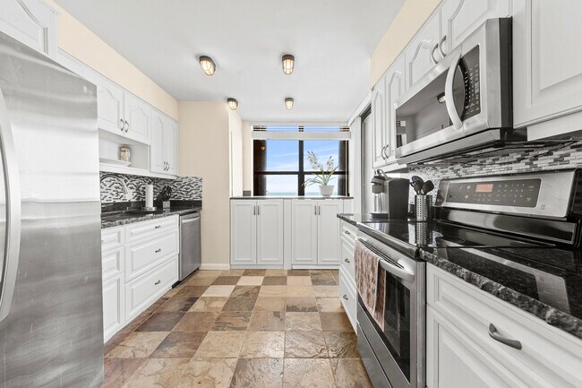 Foto del edificio - 3610 S Ocean Blvd