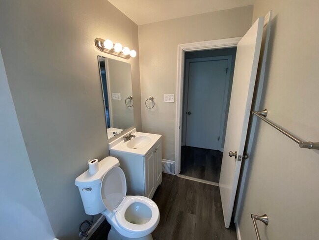 Building Photo - Two Bedroom One Bath with DISHWASHER Move In Ready!