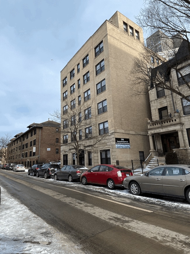 Building Photo - 3927 N Clarendon Ave