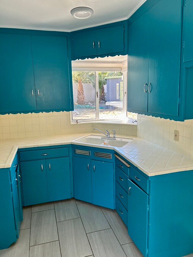 Kitchen - 2161 N Girasol Ave