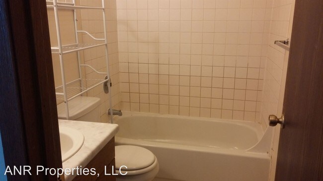 Building Photo - 215 W Halliday St