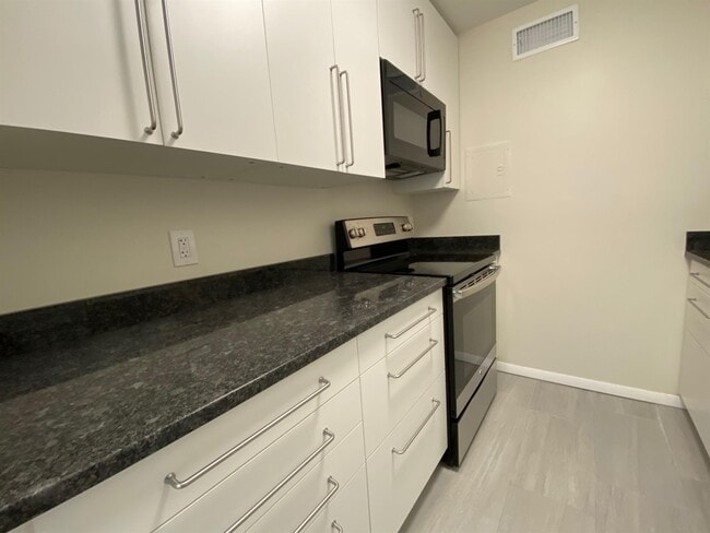 Building Photo - 1105 Massachusetts Ave