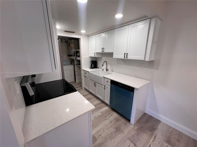 Building Photo - 820 SW 12th Ave