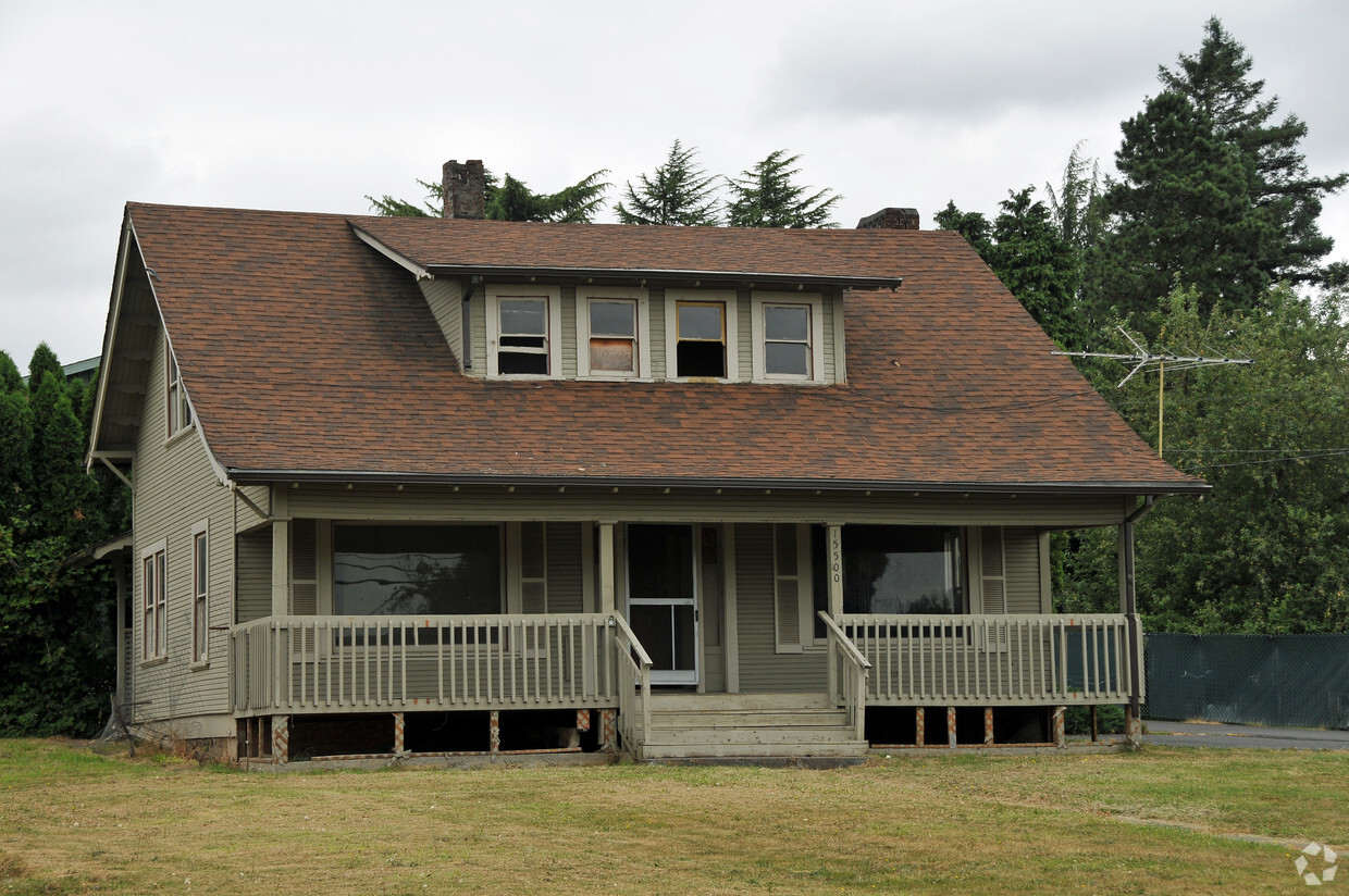 Primary Photo - 15500-15538 SE East Ave