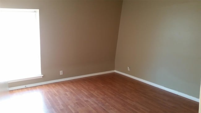 Building Photo - 6580 Poplar Woods Cir S