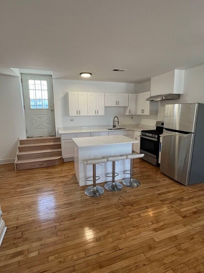 Building Photo - 8016 S Halsted St