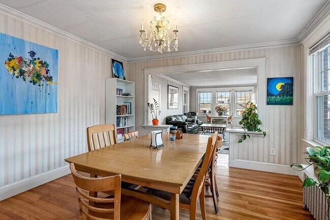 Building Photo - Brighton 3-bed Avail for August; Beat the ...